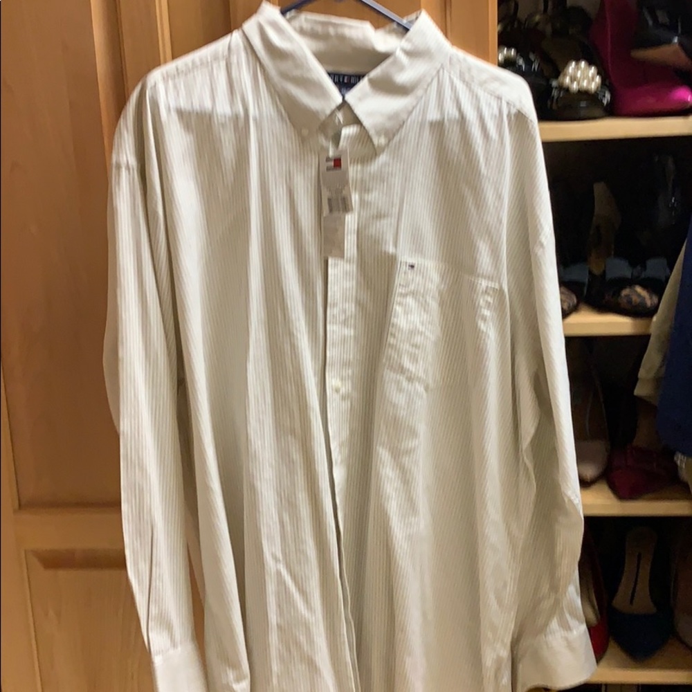 Tommy Hilfiger men’s bottom down shirt